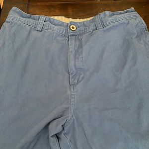 Nice dress shorts. 2 side, pockets and two pockets in the back.